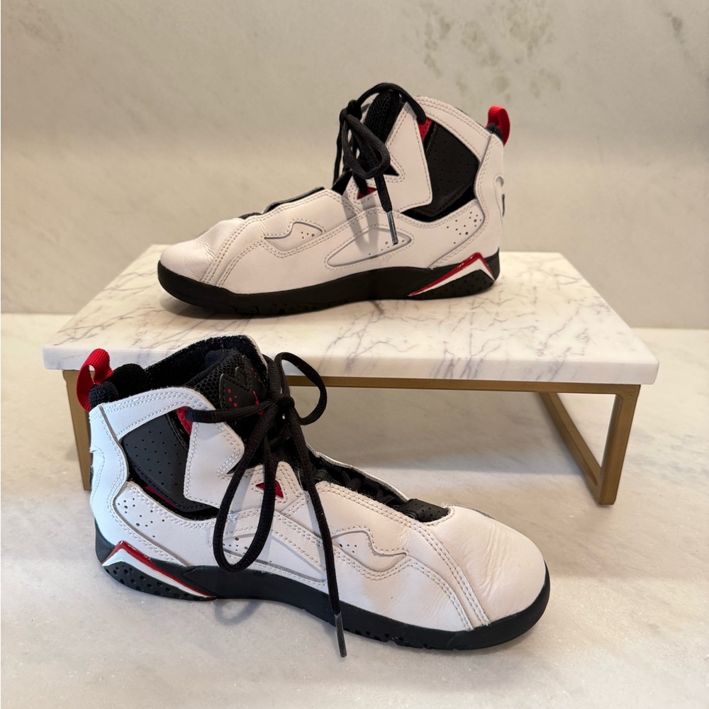 Nike Air Jordan size 3 White Red Black